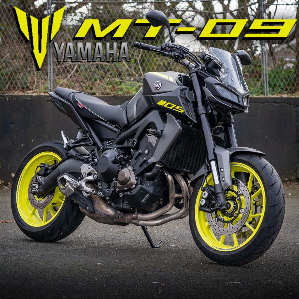 YAMAHA MT-09 MOTORBIKE!